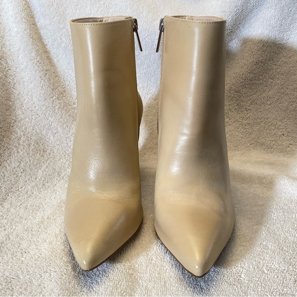 Vince Camuto Nashville Elegant Pointy Toed Leather Boot Cream Side Zip 7 NWOT - Picture 3 of 7